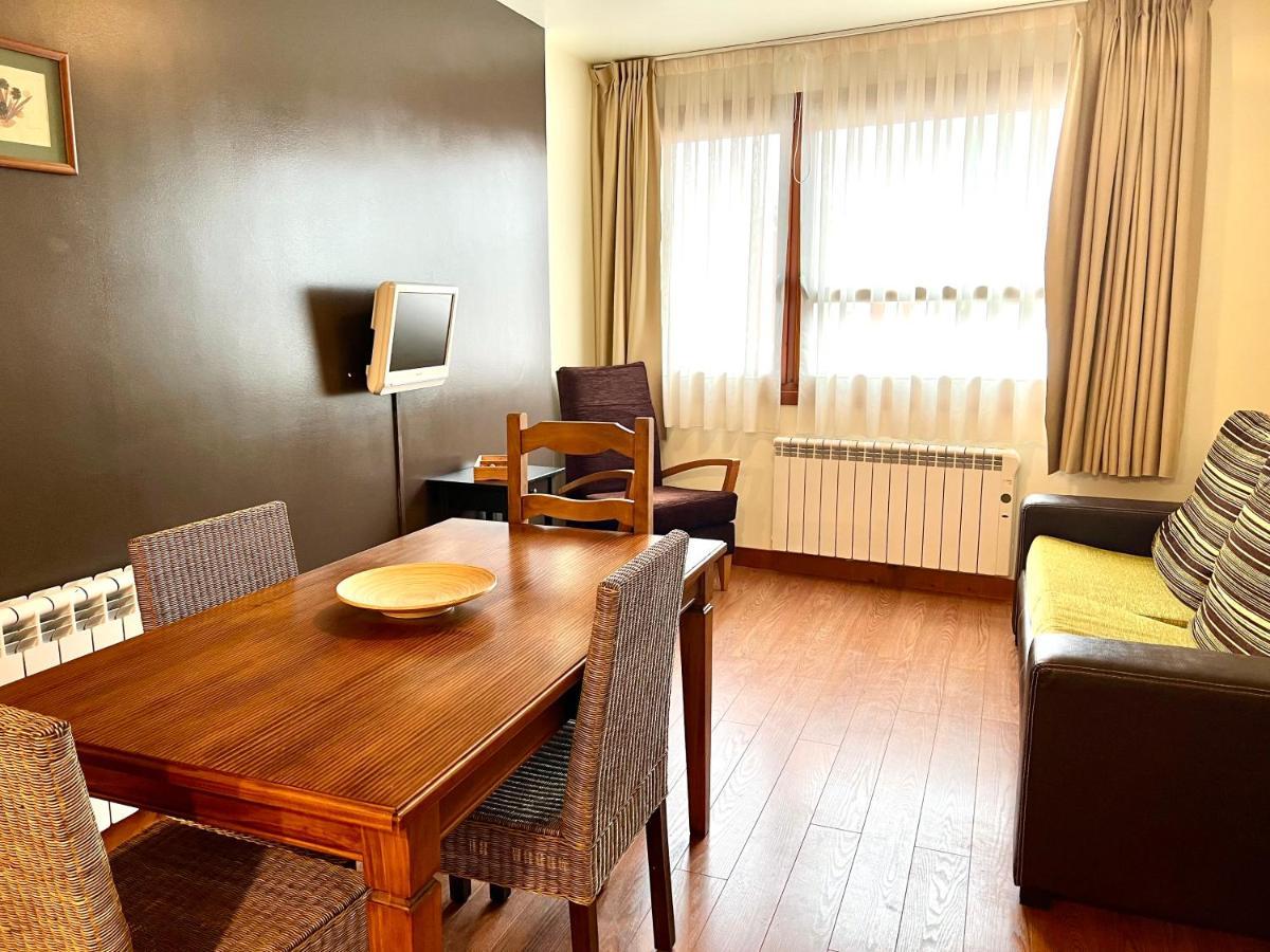 פלצ'וסה Apartamentos Cuirgu מראה חיצוני תמונה