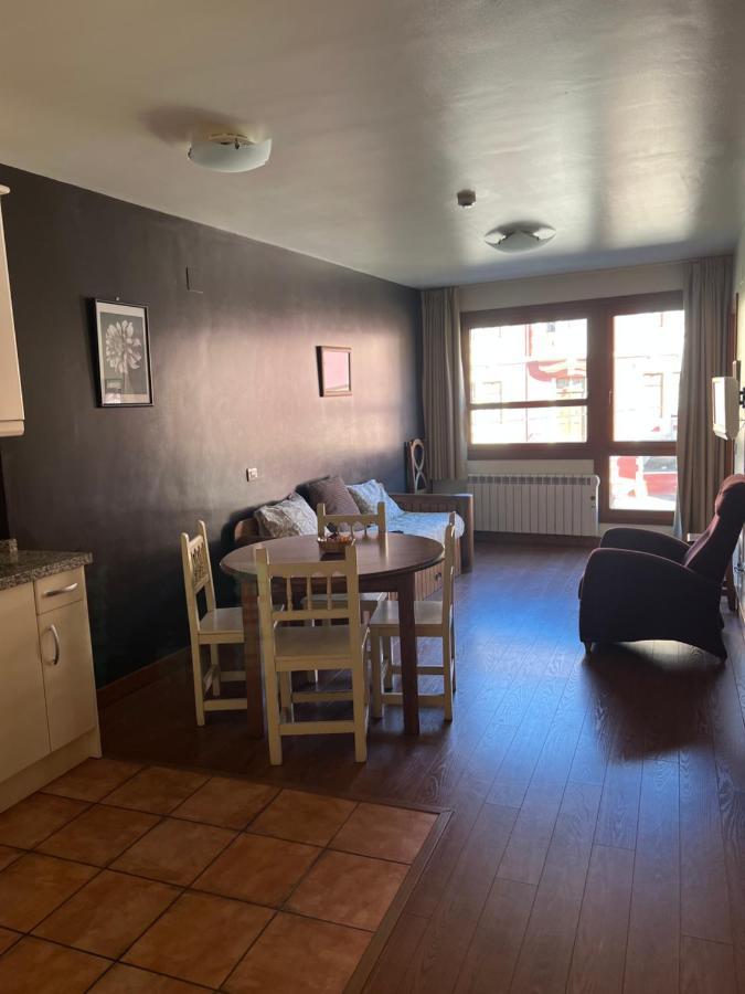 פלצ'וסה Apartamentos Cuirgu מראה חיצוני תמונה